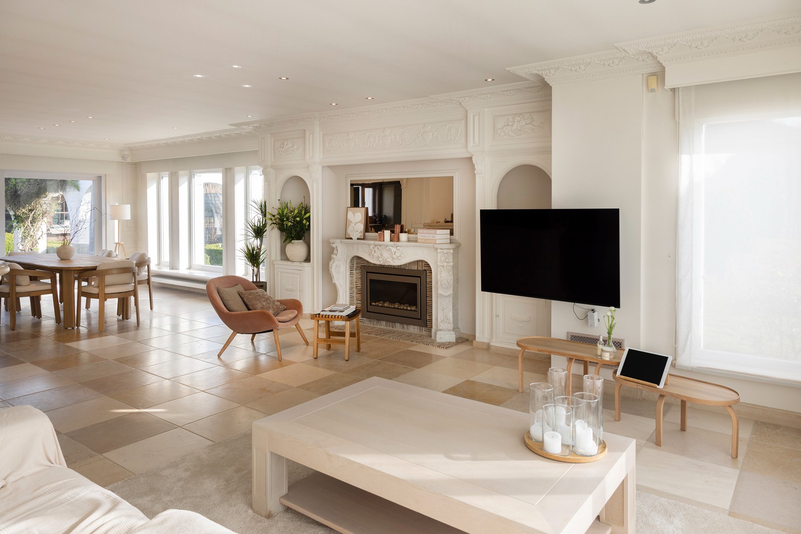 Klassevolle gelijkvloerse villa gelegen op Hoog Kortrijk. - photo 2