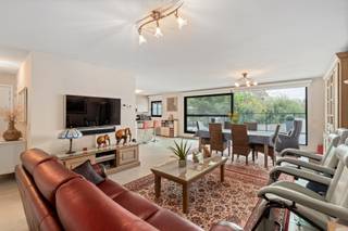 Op zoek naar een recent en ruim appartement op een gunstige locatie, nabij alle nodige faciliteiten?Dit appartement, gebouwd in 2017, bevindt zich in...