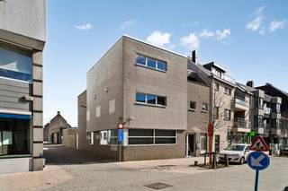 Deze goed onderhouden, gerenoveerde woning biedt verschillende mogelijkheden. Door de centrale ligging in het centrum van Aalter kan er op...
