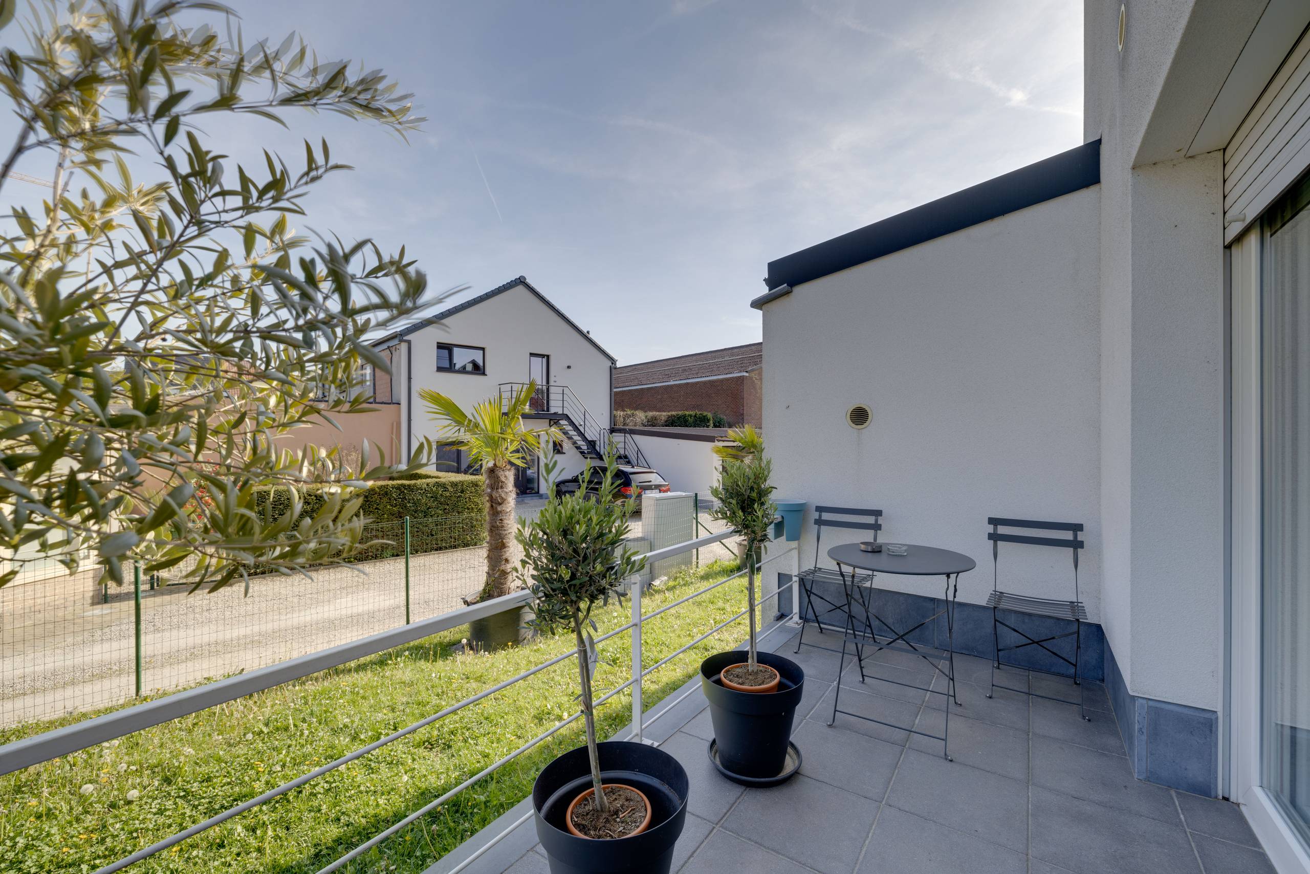 Appartement met terras, tuin en garagebox - foto 3