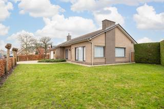 Welkom in deze mooi verzorgde woning gelegen in Heist-op-den-Berg! Deze laagbouwwoning biedt u een ideale combinatie van comfort en ruimte. De...