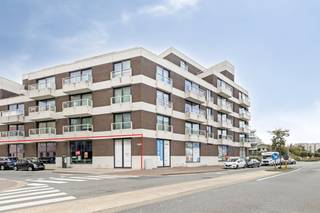 This shell commercial space, located on the corner of Koninklijke Baan/L. Maskenslaan in De Panne, has an area of 282 m². In the vicinity of...