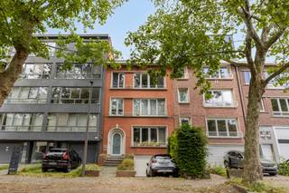 Instapklaar gezellig appartement gelegen op de tweede verdieping van een klein charmant gebouw vlakbij het Te Boelaer Park en Rivierenhof bestaande uit: inkom, gezellige living, keuken met aansluitend een leuk terrasje, 2 slaapkamers en badkamer. Onderaards is er een kelder voorzien. De gemeenschappelijke kosten bedragen 200€/mnd. voor cv, blokpolis, water, elektriciteit gemene delen, enz...<br />Dit appartement is gelegen vlakbij het bijna vernieuwde Arenaplein, belangrijke invalswegen, winkels, openbaar vervoer, het Te Boelaer Park, Rivierenhof, enz...