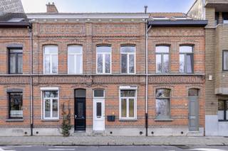 Ideaal gelegen in centrum Lier, naast de Nete in één van de mooiste straten van de stad, vind je dit trendy en instapklaar duplexappartement...