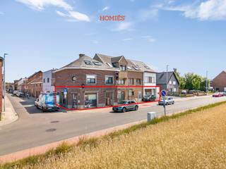 Graag stellen wij u deze volledig uitgeruste en instapklare handelsruimte aan, gelegen op een uitstekende locatie in het centrum van Wijgmaal...