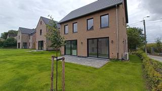 Ontdek het hedendaagse comfort van deze vrijstaande nieuwbouwwoning, gunstig gelegen nabij het centrum van Everberg. De woning beschikt op het...