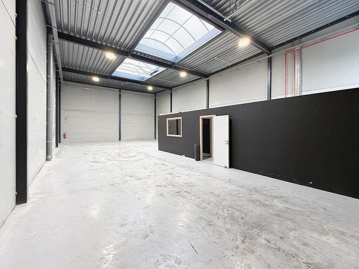 KMO-unit (ca. 220 m²) met optioneel kantoor te huur in Gent - foto 3