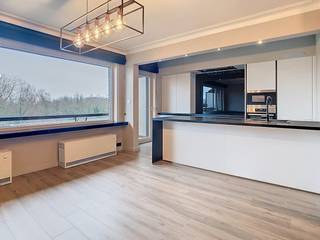 Dit prachtig gerenoveerde pand in het hartje van Burcht combineert een moderne afwerking met een gezellige sfeer. Het is een ideale kans voor wie...