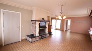 In het hart van Izegem bevindt zich deze gezellige halfopen woning, ideaal voor wie comfortabel wil wonen op een centrale locatie.De woning beschikt...