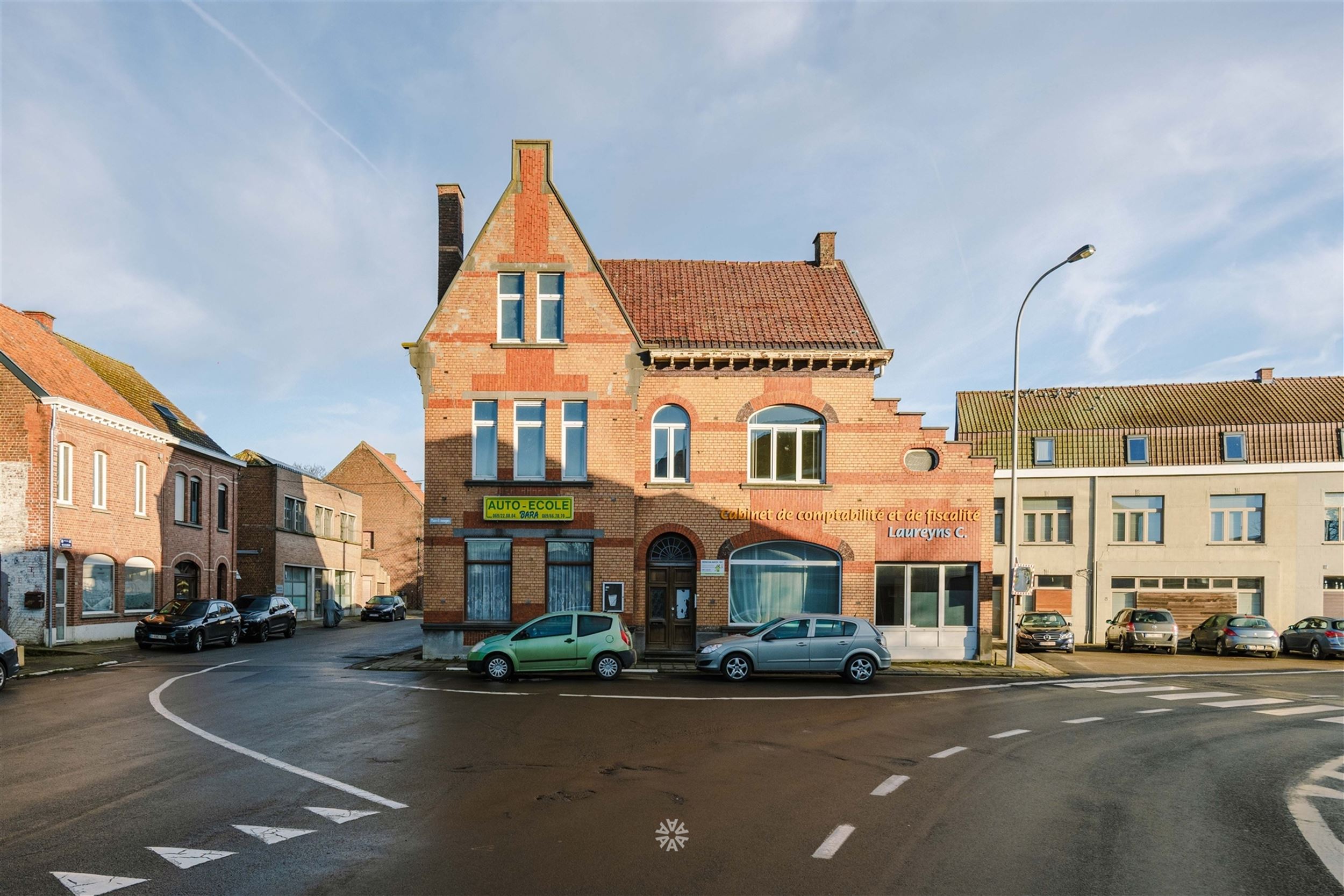 Dubbele woning met enorm renovatie- en investeringspotentieel - foto 3