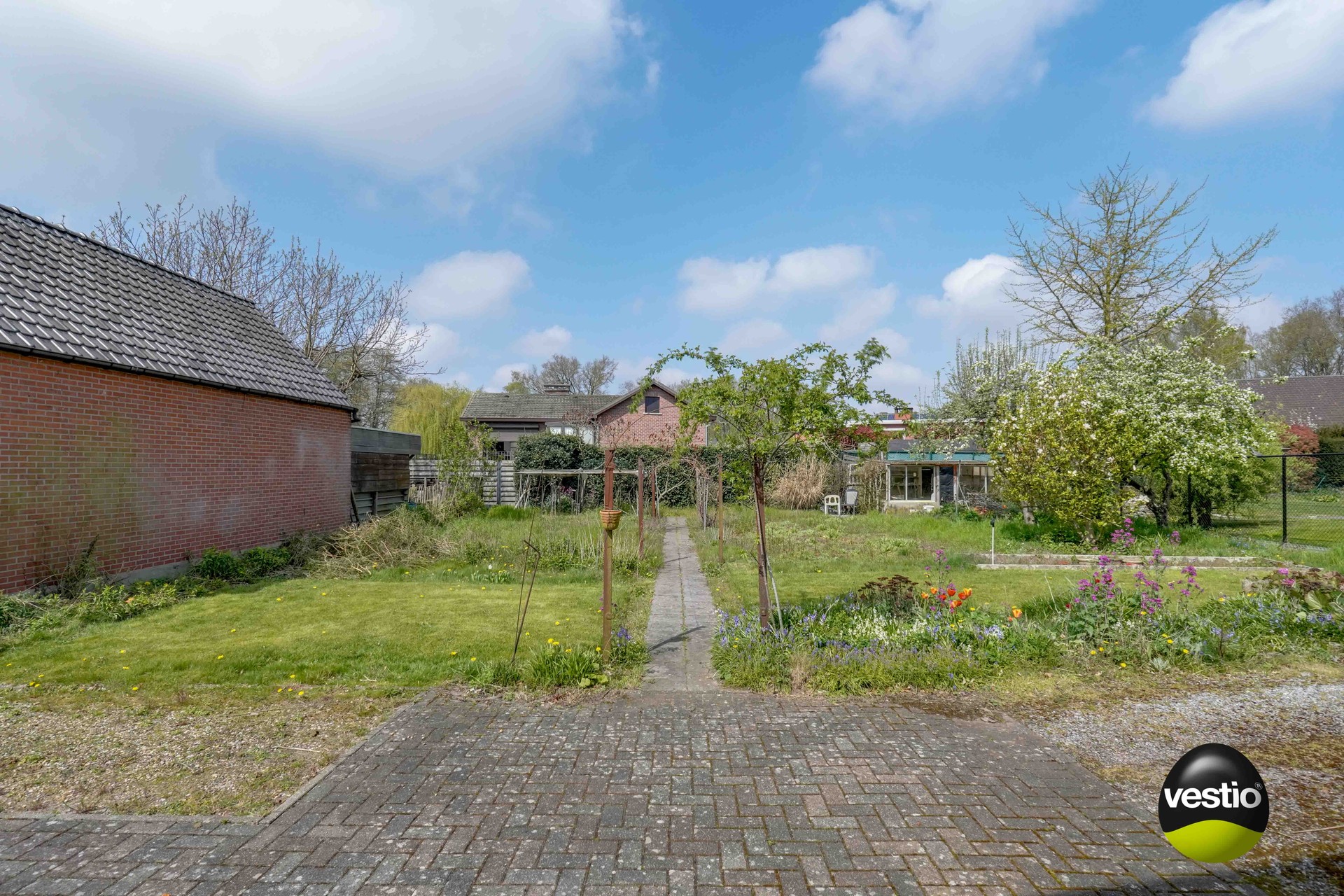 RUSTIG GELEGEN WONING OP 9,64 ARE - foto 2