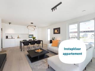 Laatste kans om op deze toplocatie langs de Moervaart te wonen. Het appartement is gelegen op de 3<sup>de</sup> en hoogste verdieping en beschikt over een zuidgericht ruim overdekt leefterras met uniek en uitgestrekt zicht op de achterliggende velden en binnentuin. Dit appartement D 3.4 (85m²) in Residentie Zoete Vaart IIII Blok D heeft een grote leefruimte met een open volledig ingerichte keuken en zuidgericht terras (18m²) met zicht over het water en achterliggende velden. Er zijn 2 slaapkamers, inkomhal met vestiaireruimte, apart toilet, ruime berging, badkamer met inloopdouche en badmeubel met dubbele lavabo.<br />Het app. wordt volledig afgewerkt aangeboden tot en met laminaat in de slaapkamers en overal voorzien van vloerverwarming. Rondom het gebouw is de tuin volledig aangelegd met fietsenstallingen en ondergrondse afvalcontainers. Ondergronds zijn staanplaatsen voorzien welke mee dienen aangekocht te worden. Indien gewenst kan je ook een ondergrondse kelderberging aankopen. <strong>Beschikbaar bij akte. Kies zelf nog de mee in de prijs voorziene keuken!</strong><br />Prijs excl. aankoopkosten en btw. Bezoek ons kijkappartement! Maak je afspraak hier: https://durabrik.immo/moerbeke-kijkwoning<br />Heb je vragen? Contacteer dan je bouwadviseur via 09 280 60 60 of info@durabrik.be<br />*De beelden en oppervlaktes zijn indicatief.
