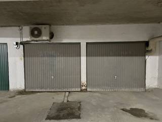 Dubbele garagebox, aan de rugzijde van de zeedijk. Deze box is gelegen op -1 niveau, in een compact complex en bereikbaar via de Rogierlaan. Op...