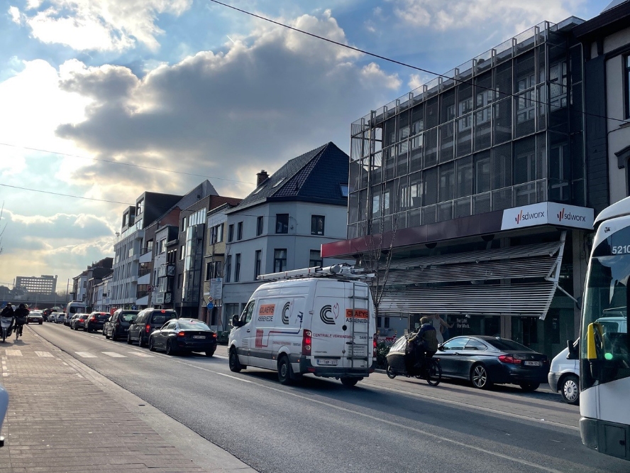 Instapklaar en polyvalent handelspand/kantoor te huur op TOPLOCATIE - foto 3