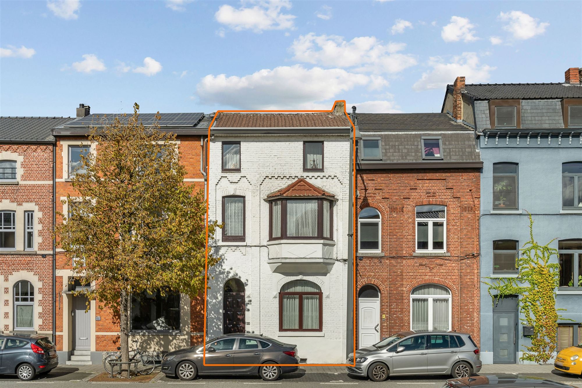 CENTRAAL GELEGEN WONING (197M²) MET 5 SLAAPKAMERS EN BUITENRUIMTE TE HASSELT CENTRUM - foto 1