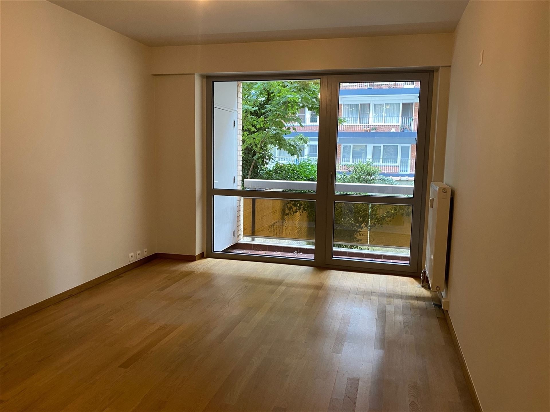 Gerenoveerd appartement met 2 slaapkamers en terras - foto 4