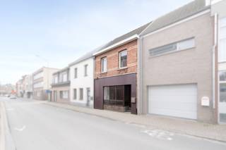 Bent u op zoek naar een woning met 3 slaapkamers in het centrum van Burcht?Lees hier dan zeker even verder! De woning beschikt over een bewoonbare...