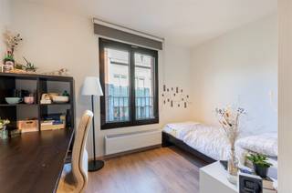 <p><span>Gezellige studentenkamer aan het Eilandje in recent gebouw! </span></p><p><span>Deze studentenkamer is gelegen op de 2de verdieping van een recent studentengebouw op het Eilandje. Op wandelafstand vinden we onder meer het MAS, verschillende hogescholen, haltes van het openbaar vervoer en winkels. </span></p><p><span> </span></p><p><span>De studentenkamer is gemeubeld met een bureau, bed en kast en beschikt over een eigen badkamer. In de badkamer vindt u een douche, toilet en lavabo. </span></p><p><span> </span></p><p><span>Op het gelijkvloers van het gebouw is de grote gemeenschappelijke keuken die voorzien is van alle toestellen. </span></p><p><span> </span></p><p><span>Tenslotte is er nog een ruime fietsenberging aanwezig in het gebouw. </span></p><p><span> </span></p><p><span>De kamer is momenteel verhuurd tem 31 augustus 2025. </span></p>