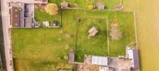 Prachtig gelegen bouwgrond van 2.585 m² langs de rustige straatjes van Saint-Sauveur. Het perceel geniet van een schitterend open zicht op Ronse en...