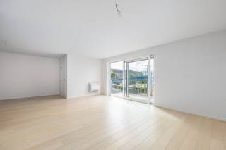 Ontdek dit prachtig gerenoveerd appartement in het hartje van Bredene, ideaal als vaste woonst of tweede verblijf aan zee. Hier geniet u van...