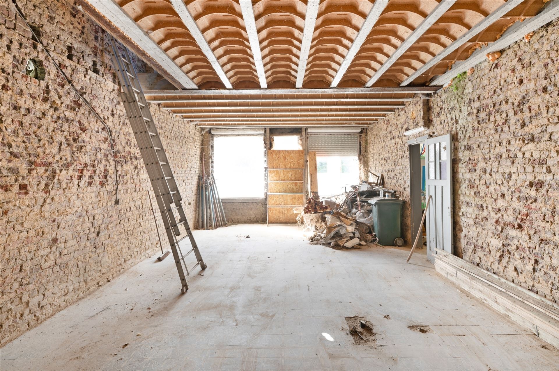 Renovatiepand met veel potentieel in Heurne! - foto 5