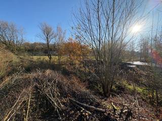 RUIM PERCEEL BOUWGROND VOOR EEN OPEN BEBOUWING MET EEN OPPERVLAKTE VAN MAAR LIEFST 17A 36CA, 25 METER BREED EN ONGEVEER 65 METER DIEP, MET...