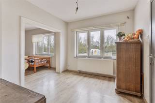 Halfopen bebouwing met volgende eigenschappen:` renovatieproject met diverse mogelijkheden` gemengd gebruik: kantoor met bovenliggend woonst`...