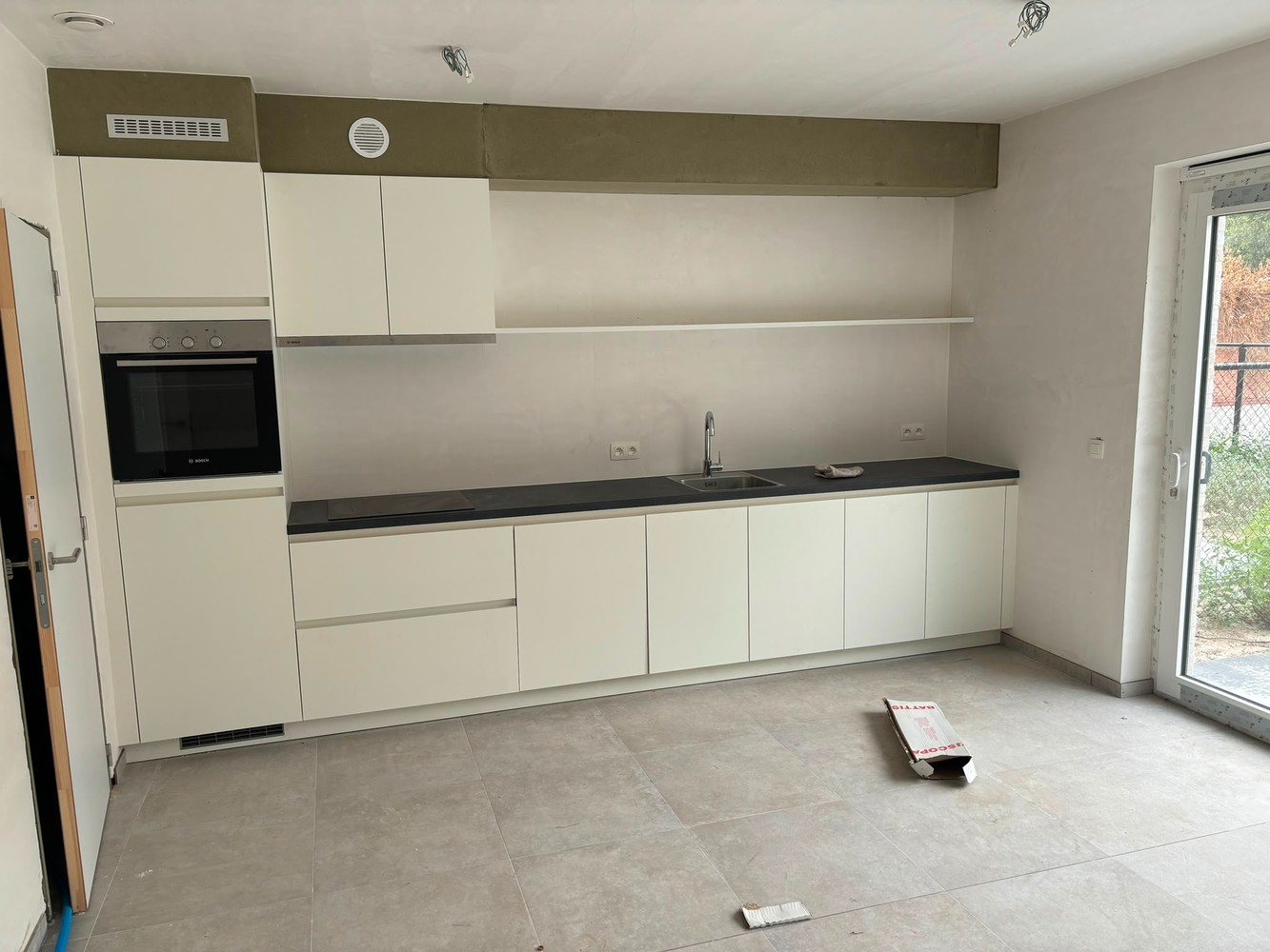 Leuk gelijkvloers appartement met 1 slaapkamer en tuintje ! - foto 3