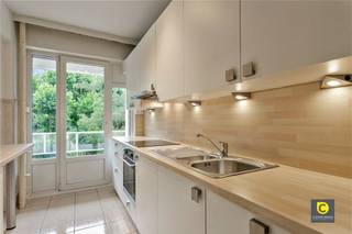 Nice 2 bedroom apartment with garage for sale in Berchem, Fruithoflaan This apartment is centrally located on the Fruithoflaan with a velostation and...