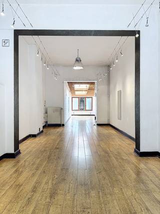 Située dans l'hypercentre de Huy, cette surface à louer offre de nombreuses possibilités d'exploitation. Elle se compose d'une surface commerciale...