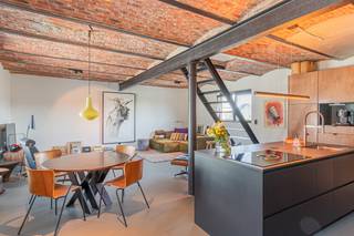 This beautiful apartment combines authentic charm with modern comfort. It is part of a renovated brewery in Humbeek, near Mechelen, where...