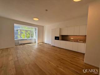 Quares - TREVI Groep presenteert :<br />Ontdek dit prachtig volledig gerenoveerde 1-slaapkamerappartement, ideaal gelegen op de levendige Turnhoutsebaan. Het appartement werd afgewerkt met kwalitatieve materialen en combineert modern comfort met stedelijk wonen.<br /><br />De woning beschikt over een lichtrijke leefruimte, een volledig uitgeruste keuken, een ruime slaapkamer en een hedendaagse badkamer. Dankzij de recente renovatie geniet u van een instapklaar appartement met een energiezuinige en stijlvolle afwerking.<br /><br />Gelegen in een bruisende buurt met winkels, openbaar vervoer en alle voorzieningen op wandelafstand, is dit appartement ideaal voor wie comfortabel in de stad wil wonen.