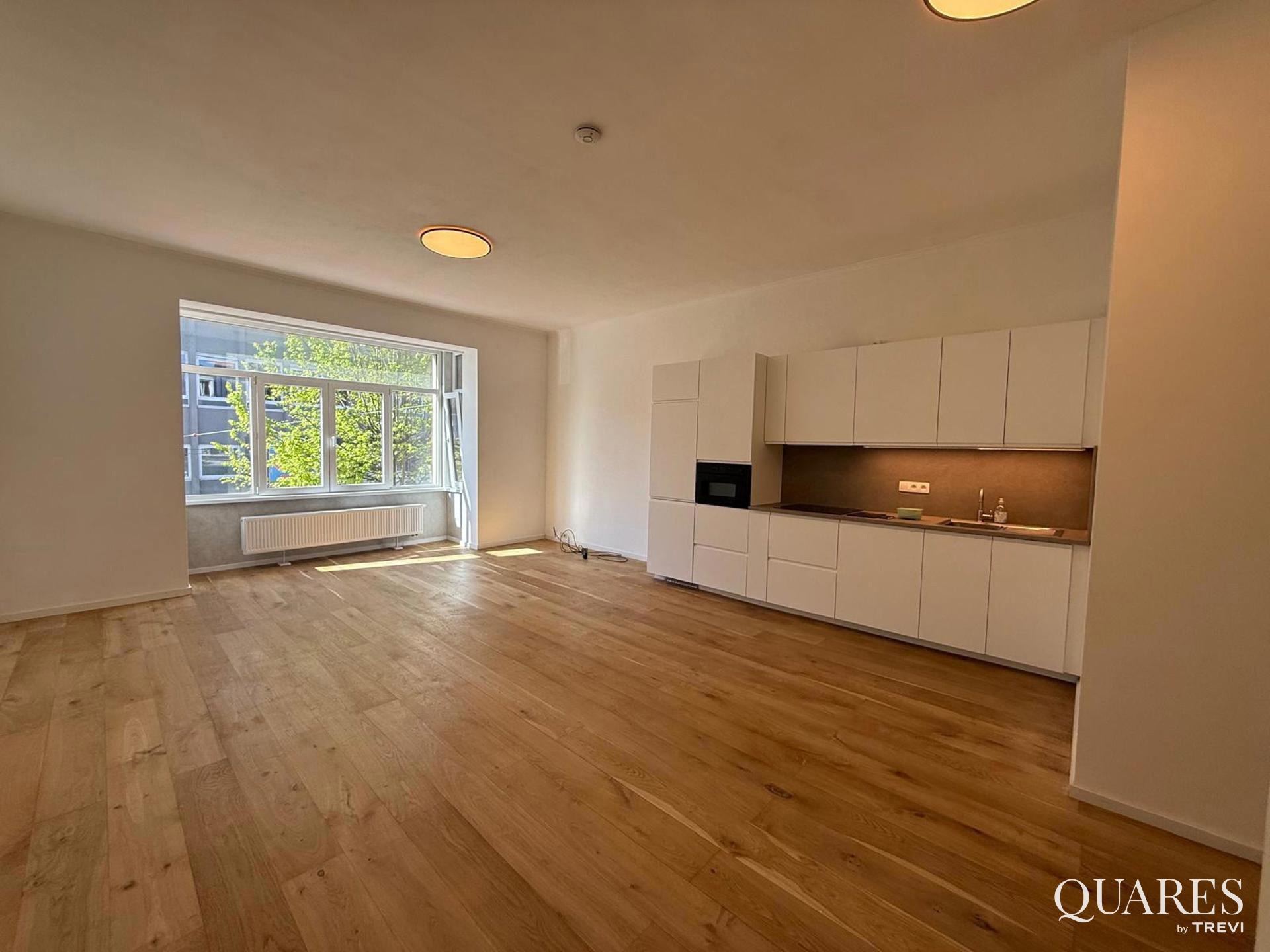 Volledig gerenoveerd 1-slaapkamerappartement - foto 1