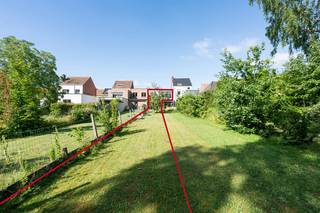 strong&gt;Comfortabel appartement in Erps-Kwerps met ruim terras en centrale ligging nabij winkels en station.<br /><br />Dit appartement combineert een praktische indeling met een vlotte bereikbaarheid in een groene en landelijke omgeving. Dankzij de centrale ligging bevinden winkels, scholen, openbaar vervoer en het treinstation zich vlakbij. De woning beschikt bovendien over een conform elektrisch attest en is asbestveilig, wat extra gemoedsrust biedt. De lichtrijke woonkamer en de veranda zorgen voor een aangename leefomgeving, terwijl het ruime terras ideaal is om buiten te genieten. Een interessante opportuniteit voor wie comfortabel wil wonen in Vlaams-Brabant.<br /><br /><u><strong>Belangrijkste ruimtes:</strong></u><br />• Woonkamer (26 m²) met aangename lichtinval<br />• Keuken (10 m²) met praktische indeling<br />• Veranda (6 m²) als extra leefruimte<br />• Terras (17 m²) met voldoende buitenruimte<br />• Slaapkamer (14 m²)<br />• Slaapkamer (11 m²)<br />• Badkamer (3 m²)<br />• Berging (3 m²) voor extra opslagruimte<br />• Inkomhal (1,6 m²)<br />• Apart toilet<br /><br /><u><strong>Troeven:</strong></u><br />• Asbestveilig appartement met conform elektrisch attest<br />• Centrale ligging nabij winkels, openbaar vervoer en station<br />• Ruim terras en aangename veranda<br /><br />Meer informatie of een bezoek met Nicolas Geeraerts? Contacteer ons via +3223351115<br />JOUW DROOMAPPARTEMENT. ZO GEVONDEN!