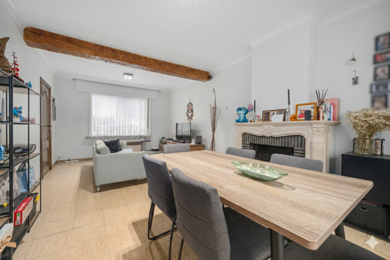 Roeselare : Op te frissen hoekwoning met gezellige tuin  voorzien van 3 slaapkamers en veel potentieel. - foto 3