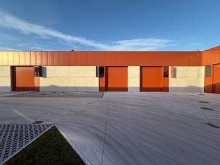 Deze nieuwbouw KMO-unit met een oppervlakte van 210 m² is strategisch gelegen op slechts 2 km van de R4. De locatie biedt een snelle verbinding...