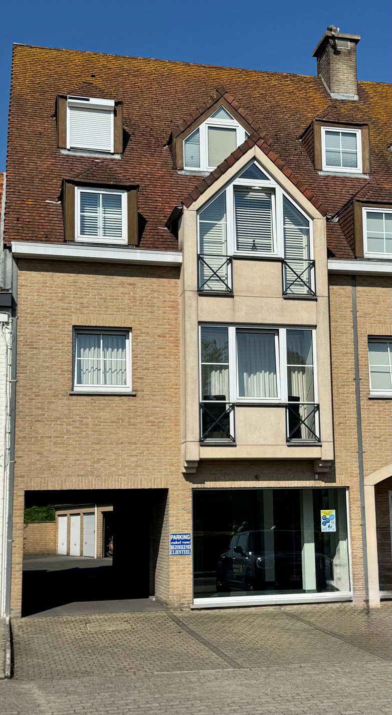Deze kantoorruimte heeft een bruikbare oppervlakte van 63 m² en bestaat uit: ontvangstruimte - werkruimte - vergaderruimte - keuken - toilet.