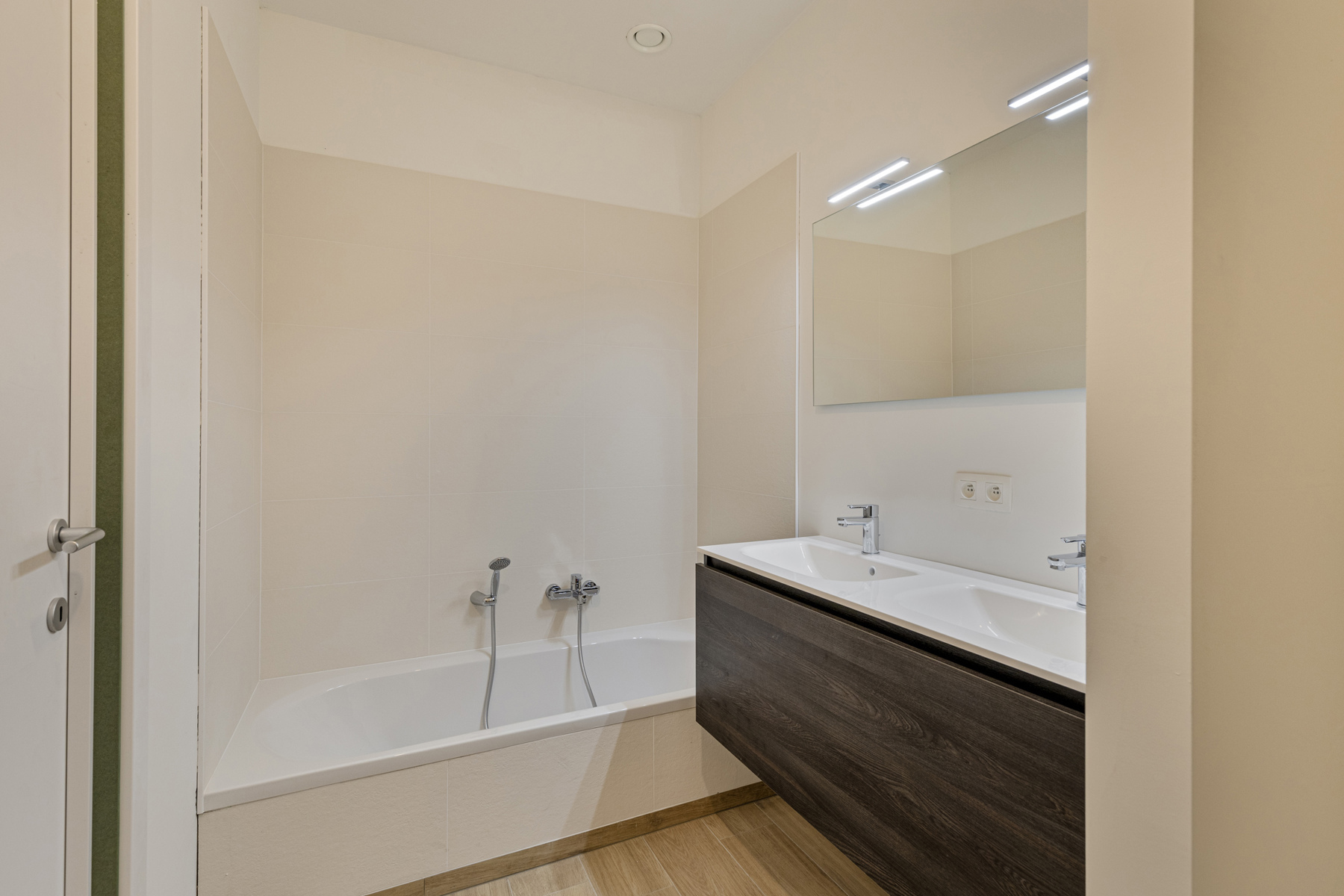 Ruim 3 slaapkamer nieuwbouw appartement met groot terras - foto 5