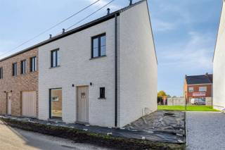 TE KOOP: Moderne nieuwbouwwoning met 3 slaapkamers in Geetbets!Ontdek deze ruime en hedendaagse nieuwbouwwoning, gelegen op de hoek van de Kolkstraat...