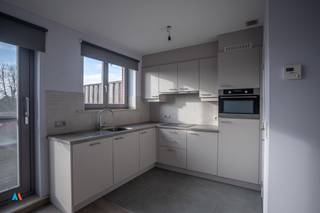 Instapklaar appartement met zonnig terras en garagebox in hartje LoenhoutEen centraal gelegen, lichtrijk, comfortabel en energiezuinig appartement in...