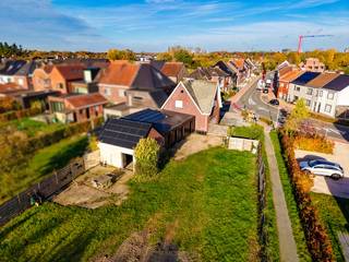 1ste bezoekdag zaterdag 13 december! Inschrijven kan via www.nobels.be onder referentienummer 4085328.TE RENOVEREN HALFOPEN BEBOUWING met een UITERST...