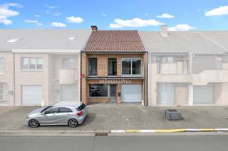 Voor meer info of een bezoek, bel 054 69 39 31 - Nabij het centrum van Liedekerke bevindt zich deze te renoveren/moderniseren woning. Het pand,...