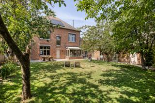 We heten u graag welkom in deze karakteristieke villa te Woumen, een deelgemeente van Diksmuide. Deze villa biedt u een zee aan ruimte...