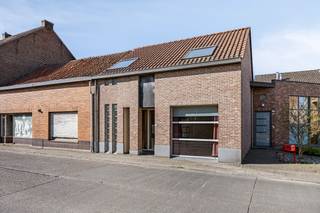 Linter: Instapklare rijwoning te koop met drie slaapkamersBent u op zoek naar een verzorgde woning met tuin in een landelijke omgeving en toch...