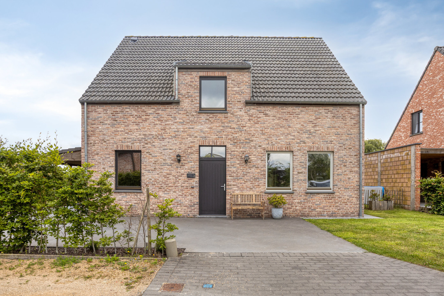 RESIDENTIEEL GELEGEN VILLA MET 4 SLPKS, 2 BADKS EN ZONNIGE TUIN! - foto 1