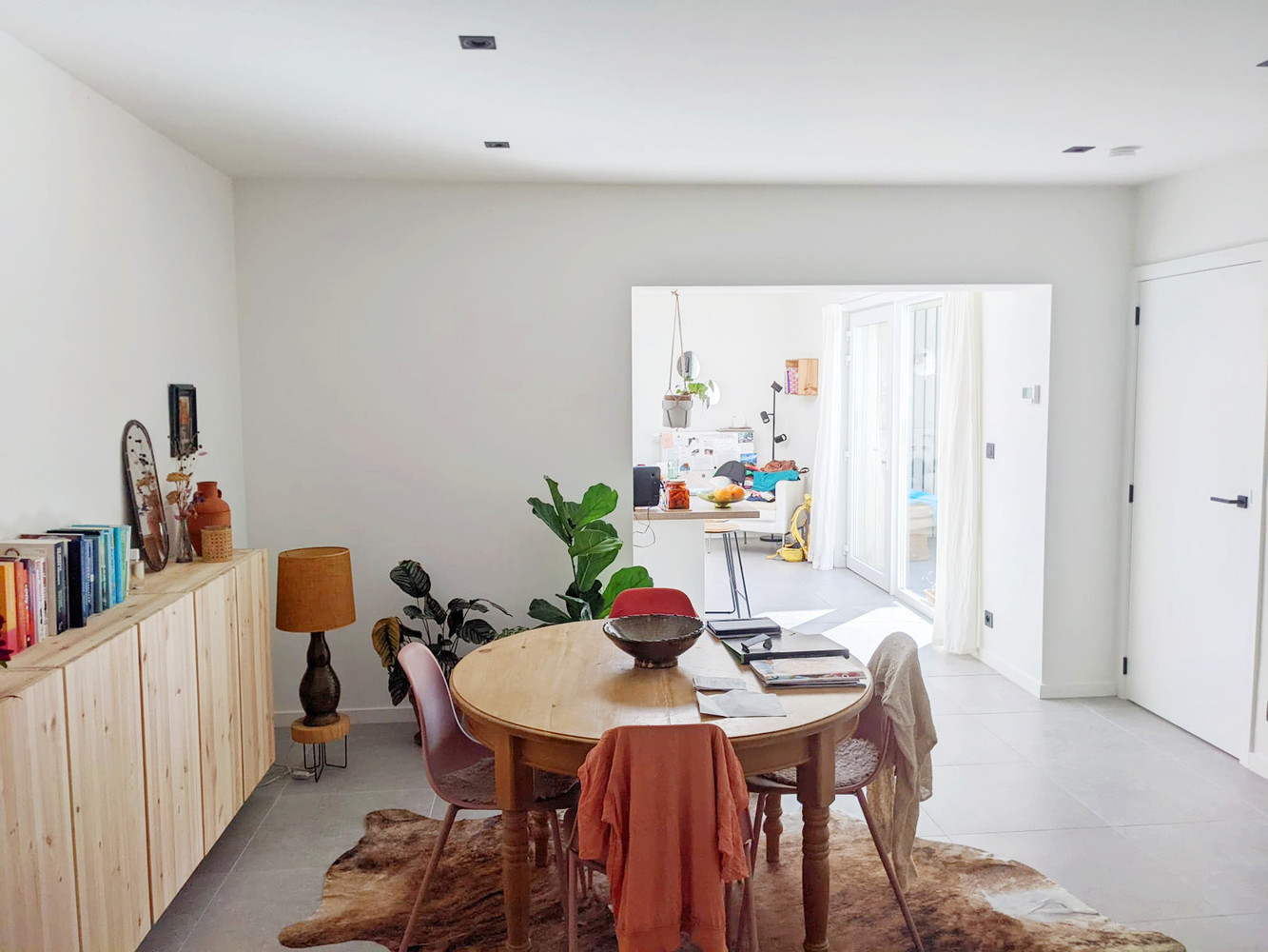 Met oog voor detail gerenoveerde rijwoning met 3 slaapkamers. - foto 2