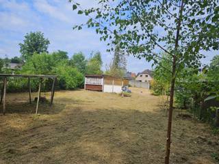 Ontsnap aan de drukte!? Stil bosplekje met caravan....Te koop: prachtig en rustig gelegen bosperceel van 734 m², omgeven door bos en volledige stilte...