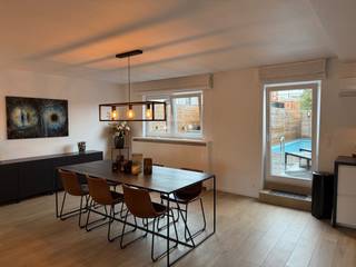 In het centrum van Keerbergen vinden we dit uitzonderlijk lichtrijke en modern gerenoveerde triplex-appartement (volledig vernieuwd in 2020)...