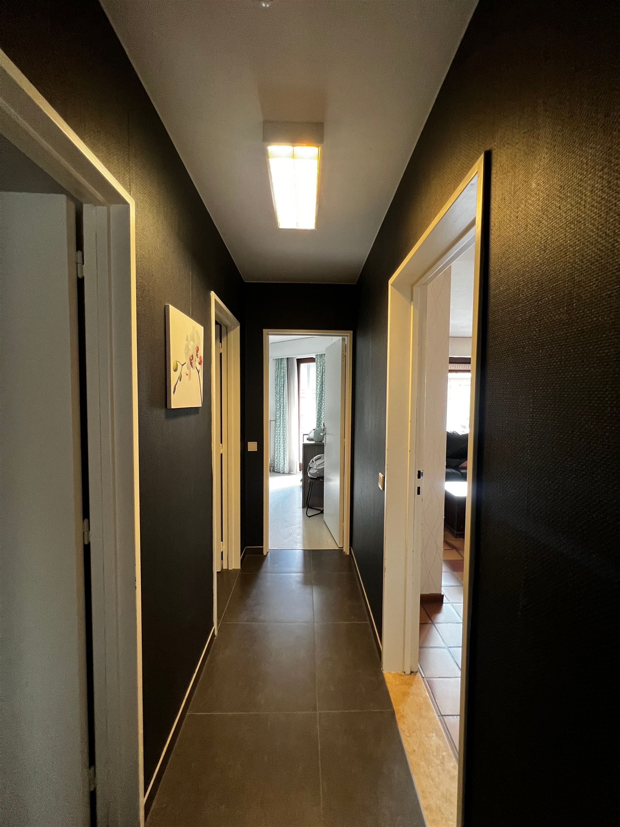 RUIM APPARTEMENT MET 3 SLAAPKAMERS EN GROOT TERRAS IN HET CENTRUM VAN BALEN - foto 4