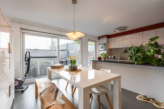 In een rustige doodlopende verkaveling nabij de Oostveldstraat, centraal gelegen te Eeklo, bevindt zich dit instapklare en energiezuinige...